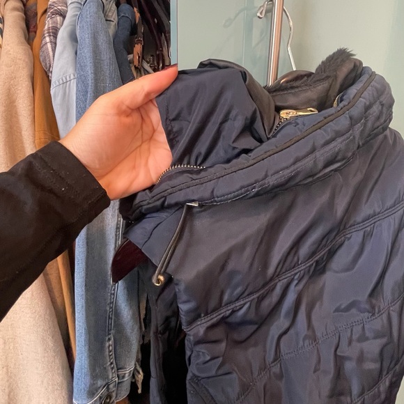 { Old Khaki } ladies puffer jacket with packable hood. - Picture 9 of 9